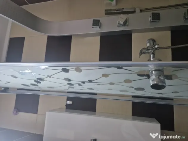 Vând apartament cu 2 camere, parter, 85000 euro, negociabil.