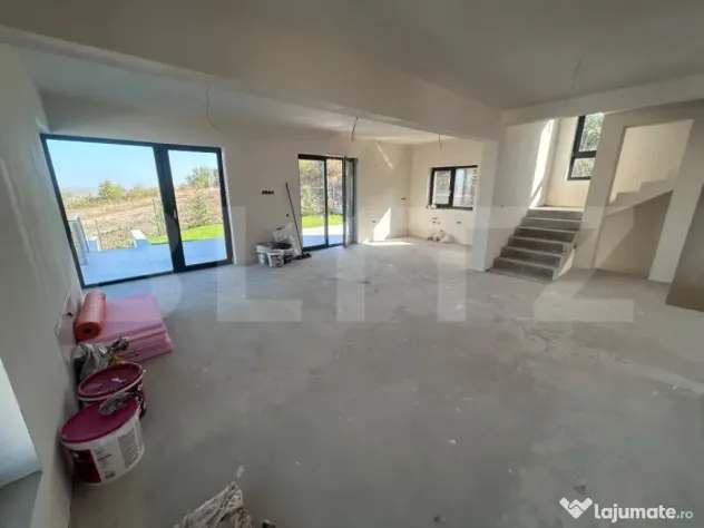 Casa de 214 mp, teren 458 mp, cu Vedere Panoramică în Dezm - Cluj-Napoca (Cluj)