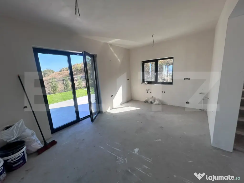 Casa de 214 mp, teren 458 mp, cu Vedere Panoramică în Dezm - Cluj-Napoca (Cluj)