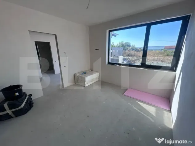 Casa de 214 mp, teren 458 mp, cu Vedere Panoramică în Dezm - Cluj-Napoca (Cluj)