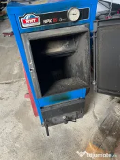 Vând centrală pe lemne