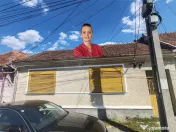 Bocsa Montana, Casa cu pridvor generos, ideala pentru famili 