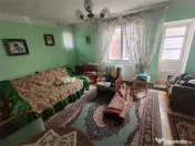 Bocsa Montana, Casa cu pridvor generos, ideala pentru famili 