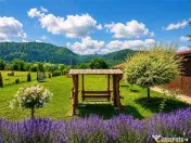 Refugiu pretios:jacuzzi, lemn masiv,2.000 mp teren,4 dormito