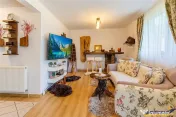 Refugiu pretios:jacuzzi, lemn masiv,2.000 mp teren,4 dormito