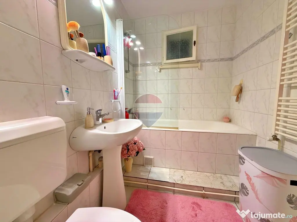 Apartament decomandat cu 3 camere, 2 balcoane și boxă - Arad (Arad)