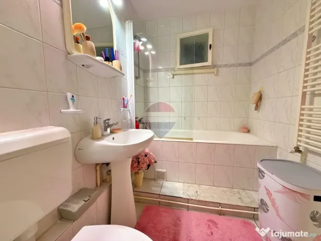 Apartament decomandat cu 3 camere, 2 balcoane și boxă - Arad (Arad)