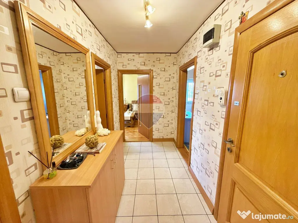Apartament decomandat cu 3 camere, 2 balcoane și boxă - Arad (Arad)