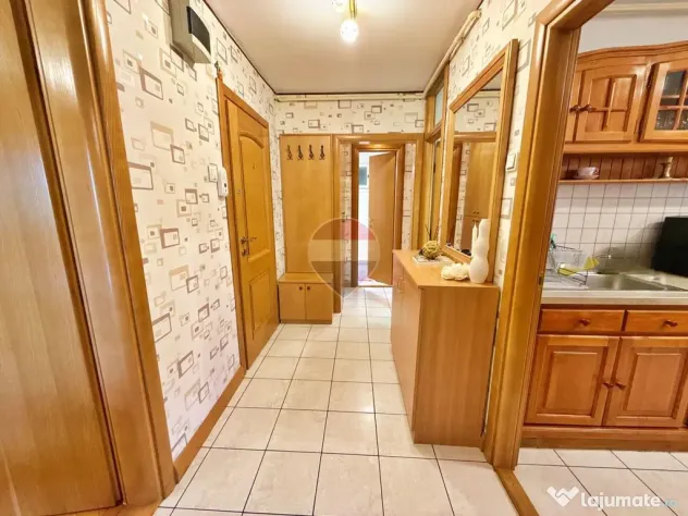 Apartament decomandat cu 3 camere, 2 balcoane și boxă - Arad (Arad)