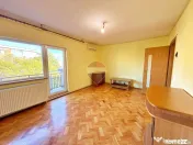 Apartament decomandat cu 3 camere, 2 balcoane și boxă