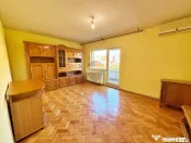 Apartament decomandat cu 3 camere, 2 balcoane și boxă