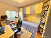 Apartament decomandat cu 3 camere, 2 balcoane și boxă 