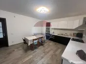 Casă / Vilă 4 camere în zona Laminoru