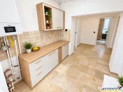 Apartament la casa, 50mp curte, parcare, nemobilat, semimobi