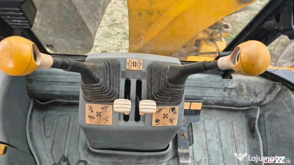 JCB 3CX Super varianta cu 4 roți egale, 4x4x4. - Brasov (Brasov)