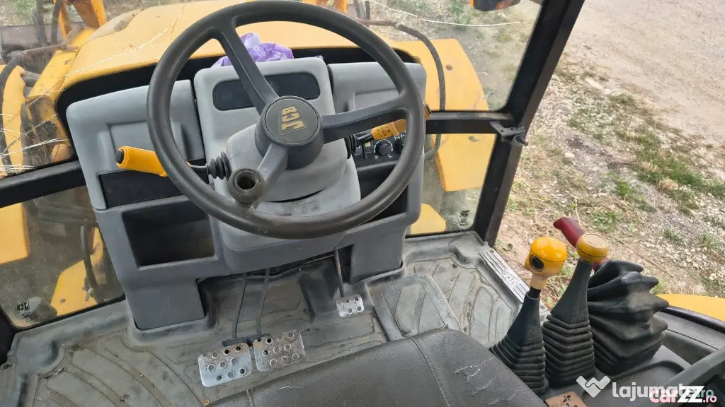 JCB 3CX Super varianta cu 4 roți egale, 4x4x4. - Brasov (Brasov)