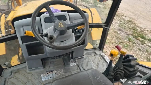 JCB 3CX Super varianta cu 4 roți egale, 4x4x4. - Brasov (Brasov)
