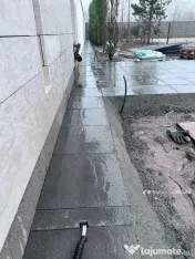 Executam montarea pavajului 