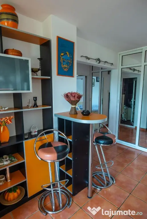Vand apartament strada Rozelor 2 camere, decomandat, situat la etaj 3 - Mangalia (Constanta)
