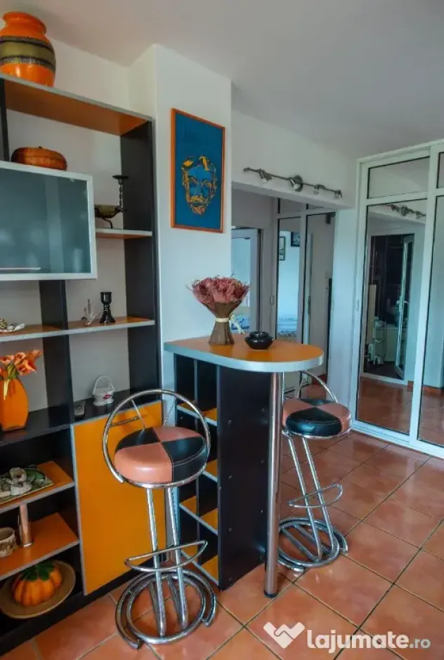 Vand apartament strada Rozelor 2 camere, decomandat, situat la etaj 3 - Mangalia (Constanta)