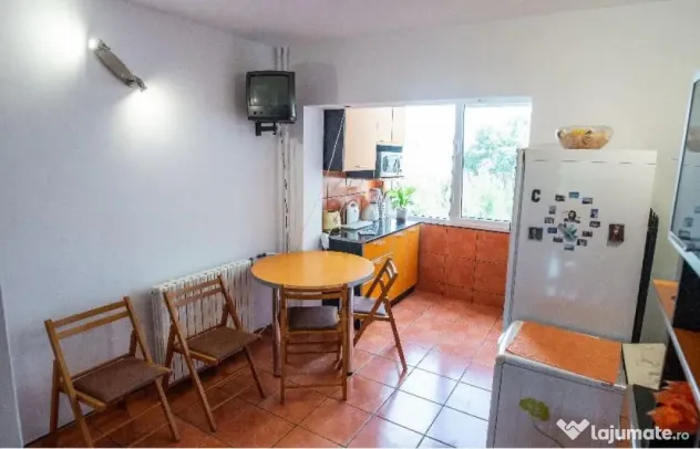 Vand apartament strada Rozelor 2 camere, decomandat, situat la etaj 3 - Mangalia (Constanta)