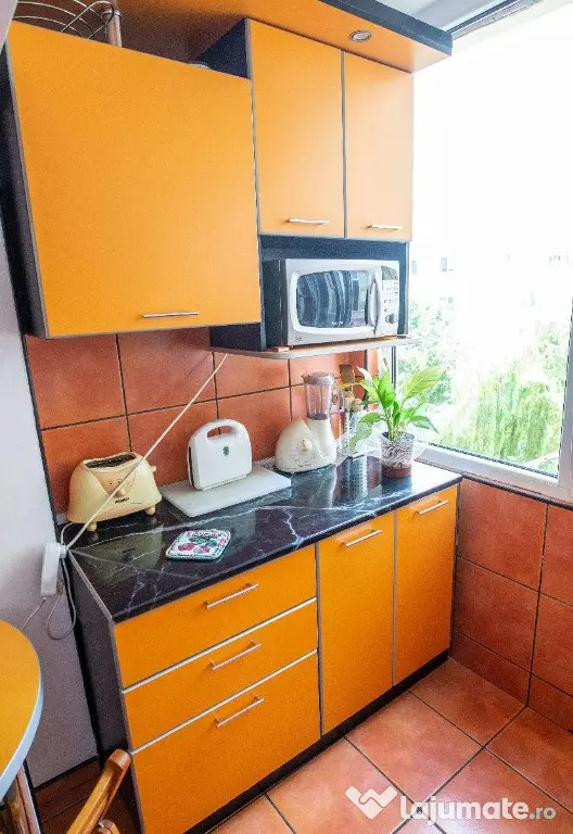 Vand apartament strada Rozelor 2 camere, decomandat, situat la etaj 3 - Mangalia (Constanta)