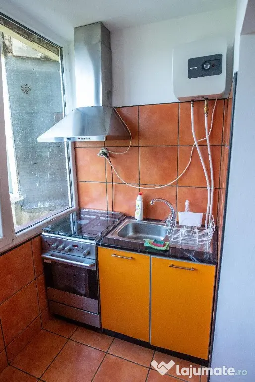 Vand apartament strada Rozelor 2 camere, decomandat, situat la etaj 3 - Mangalia (Constanta)