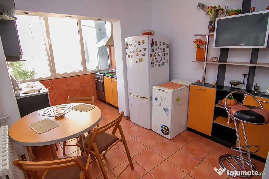 Vand apartament strada Rozelor 2 camere, decomandat, situat la etaj 3 - Mangalia (Constanta)