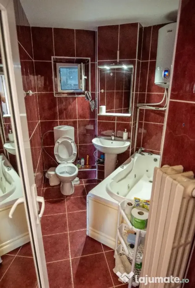 Vand apartament strada Rozelor 2 camere, decomandat, situat la etaj 3 - Mangalia (Constanta)
