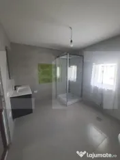 Casă cu Etaj și Pod, 325 mp, Teren 1045 mp, Construcție 