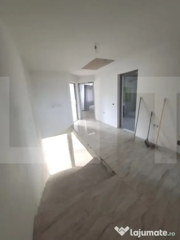 Casă cu Etaj și Pod, 325 mp, Teren 1045 mp, Construcție - Botosani (Botosani)