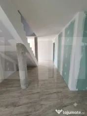 Casă cu Etaj și Pod, 325 mp, Teren 1045 mp, Construcție 