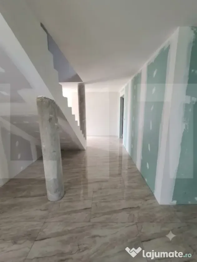 Casă cu Etaj și Pod, 325 mp, Teren 1045 mp, Construcție - Botosani (Botosani)