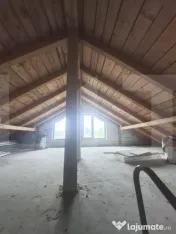 Casă cu Etaj și Pod, 325 mp, Teren 1045 mp, Construcție 