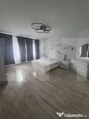Casă cu Etaj și Pod, 325 mp, Teren 1045 mp, Construcție 