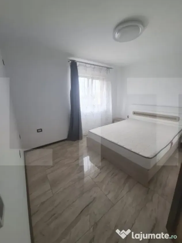 Casă cu Etaj și Pod, 325 mp, Teren 1045 mp, Construcție - Botosani (Botosani)
