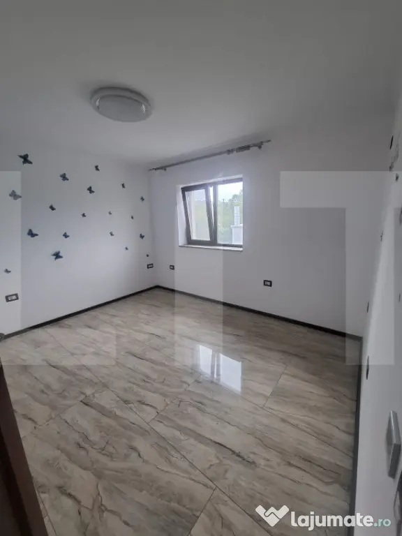 Casă cu Etaj și Pod, 325 mp, Teren 1045 mp, Construcție - Botosani (Botosani)