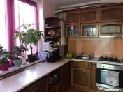 Apartament 3 camere, etaj 1, 70 mp, zona Porii