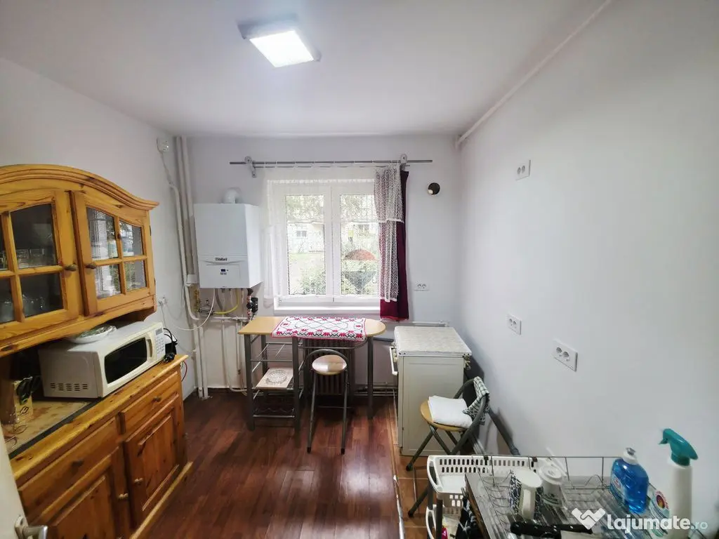 Apartament cu 2 camere de vânzare în zona Maratei - Piatra-Neamt (Neamt)