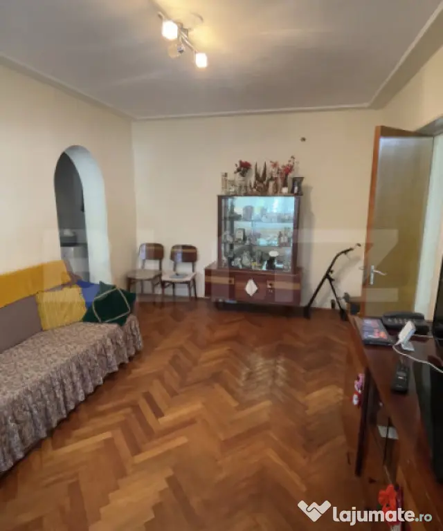 Apartament 2 camere, 48 mp, parter, cu centrală proprie și - Pitesti (Arges)