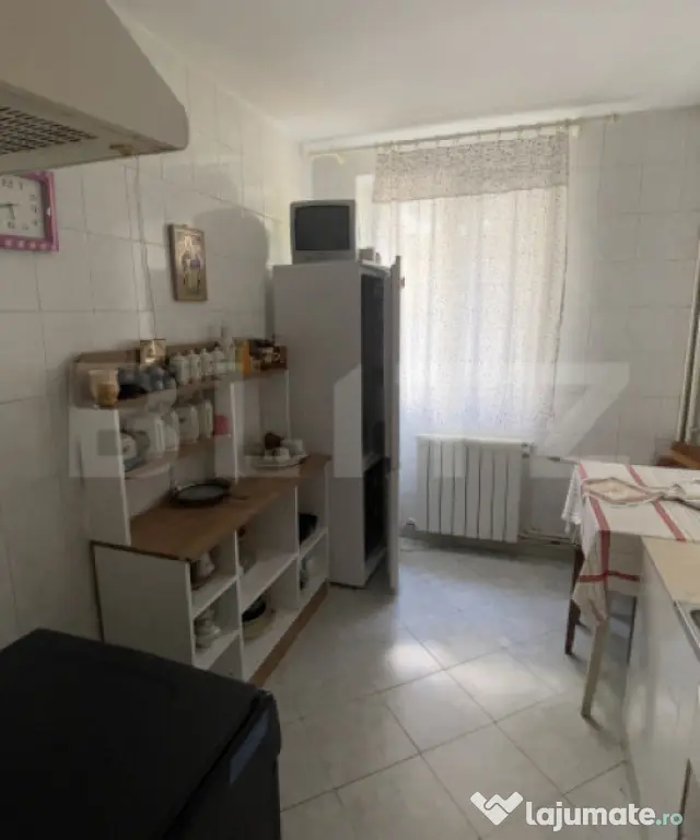 Apartament 2 camere, 48 mp, parter, cu centrală proprie și - Pitesti (Arges)