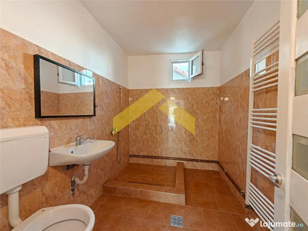CASA DE VANZARE-SUBCETATE-PE COLT-TEREN 932mp - Arad (Arad)
