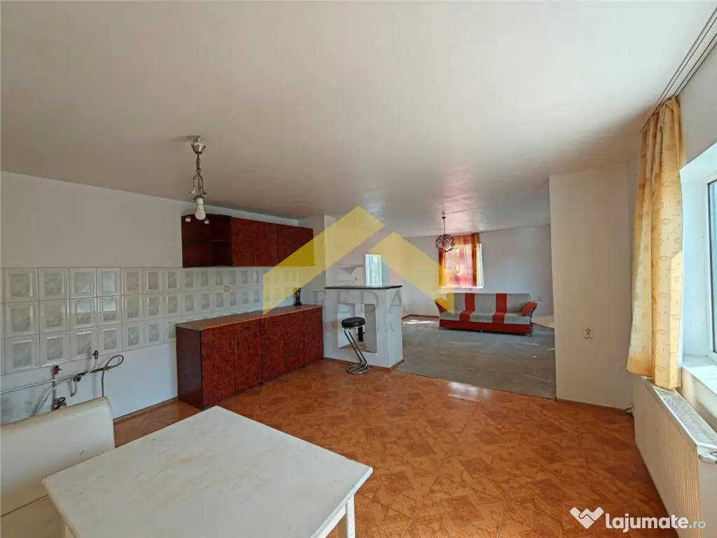 CASA DE VANZARE-SUBCETATE-PE COLT-TEREN 932mp - Arad (Arad)