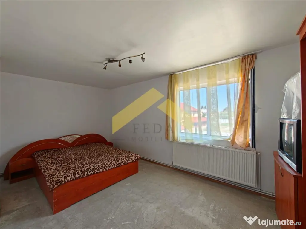 CASA DE VANZARE-SUBCETATE-PE COLT-TEREN 932mp - Arad (Arad)