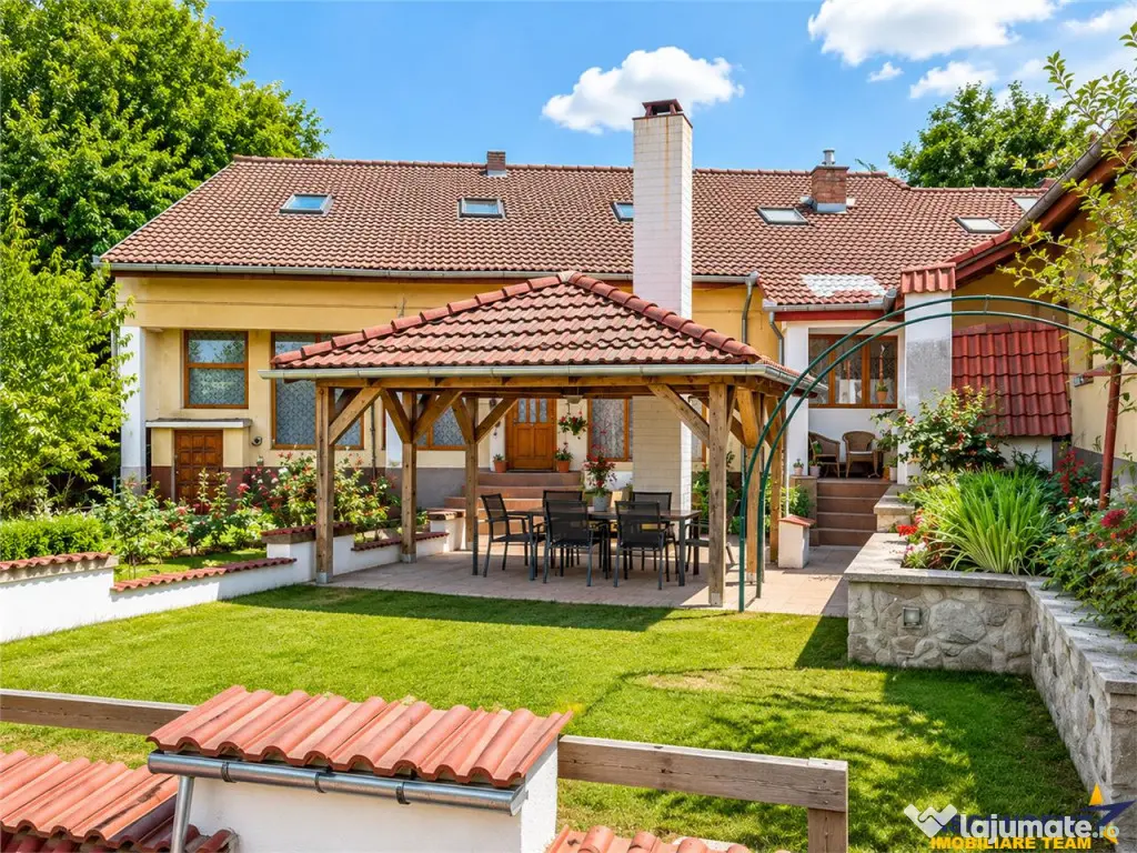 Sfantu Gheorghe Central,9camere,271mp utili,teren 547mp,4 in - Sfantu Gheorghe (Covasna)