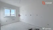 Duplex cu 4 camere despartit prin baie, Mosnita Veche 