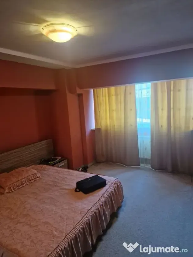 De vânzare apartament cu 4 camere la Trocadero - Constanta (Constanta)