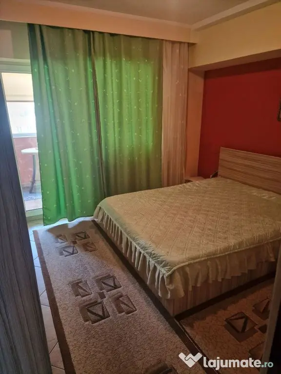 De vânzare apartament cu 4 camere la Trocadero - Constanta (Constanta)
