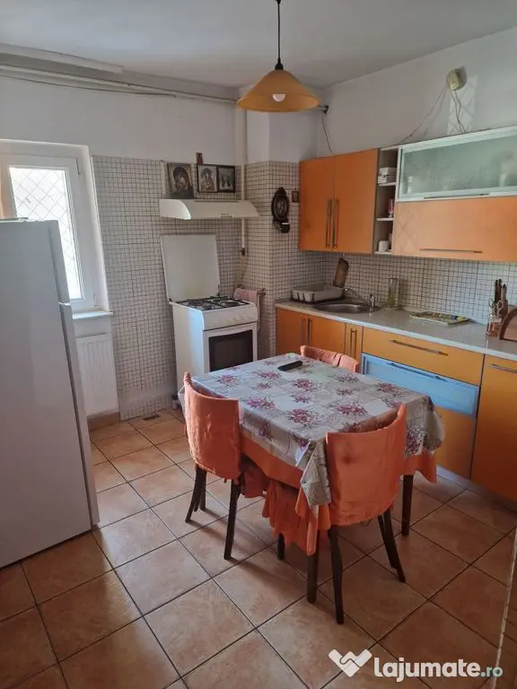 De vânzare apartament cu 4 camere la Trocadero - Constanta (Constanta)
