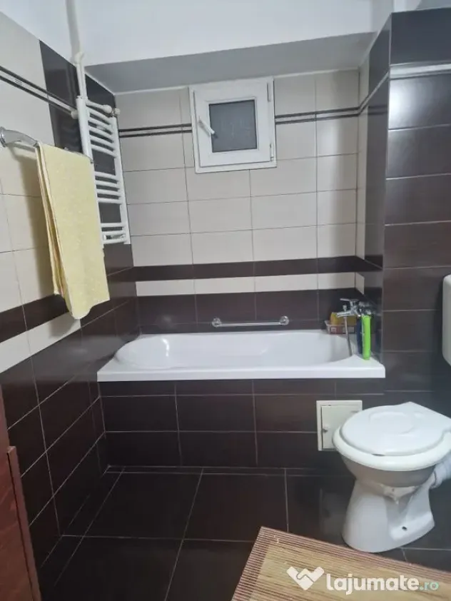 De vânzare apartament cu 4 camere la Trocadero - Constanta (Constanta)